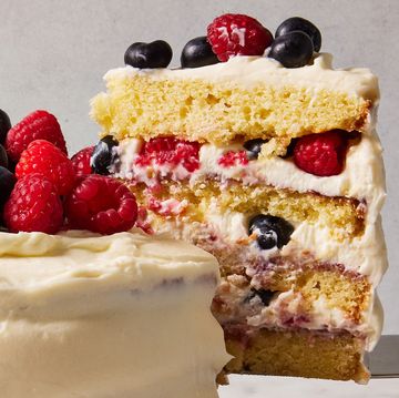chantilly cake with fresh fruit